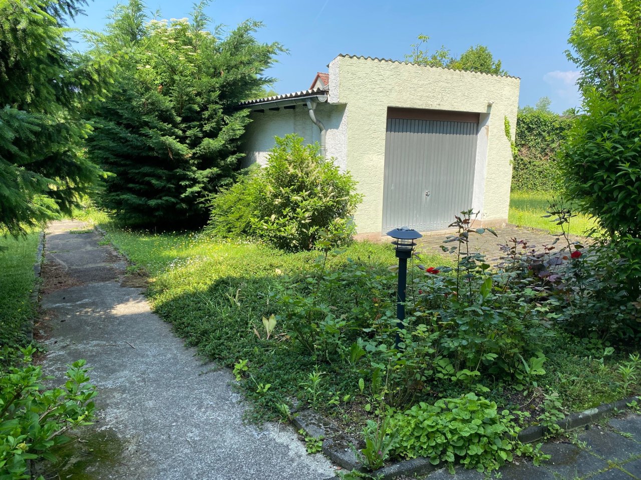 Geräumiges Zweifamilienhaus mit traumhaftem Garten in zentraler Lage von Dieburg!