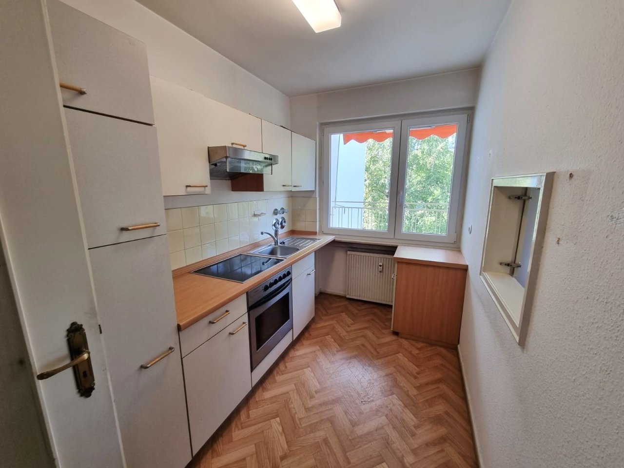 Neu-Isenburg! Großzügige 3 Zimmerwohnung mit Balkon und Blick in den Park!