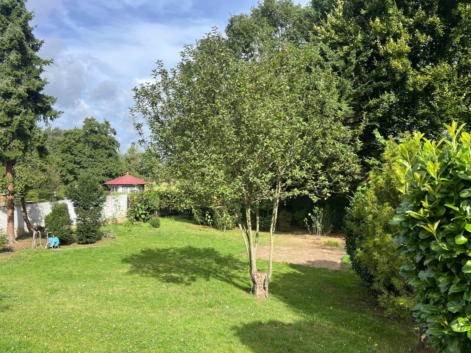 Attraktives Zweifamilienhaus mit Potenzial in bester Lage von Mühlheim!