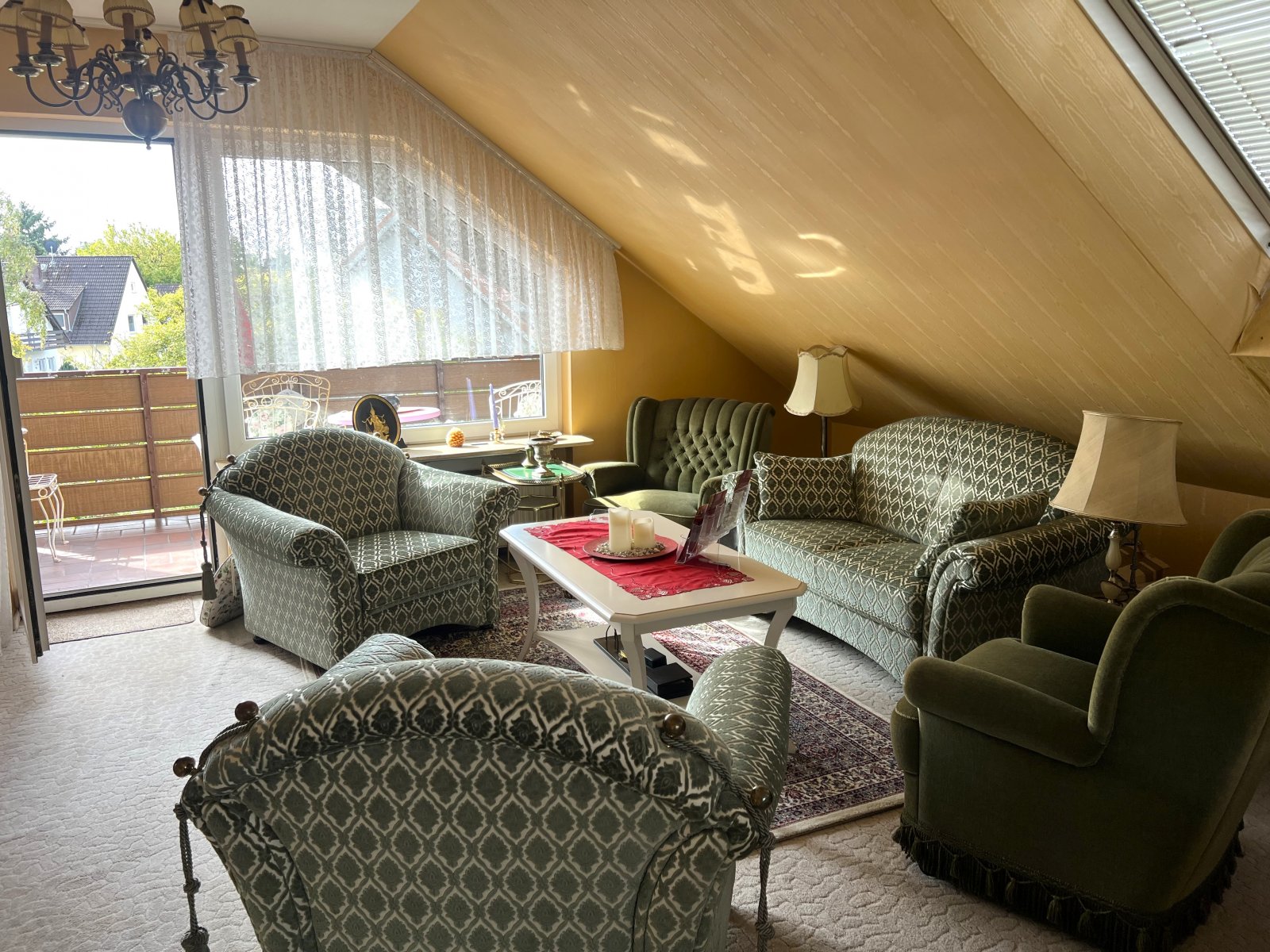 Attraktives Zweifamilienhaus mit Potenzial in bester Lage von Mühlheim!