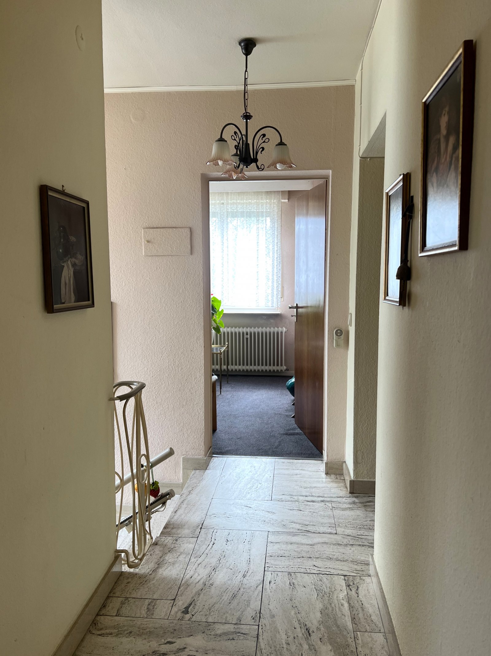 Attraktives Zweifamilienhaus mit Potenzial in bester Lage von Mühlheim!