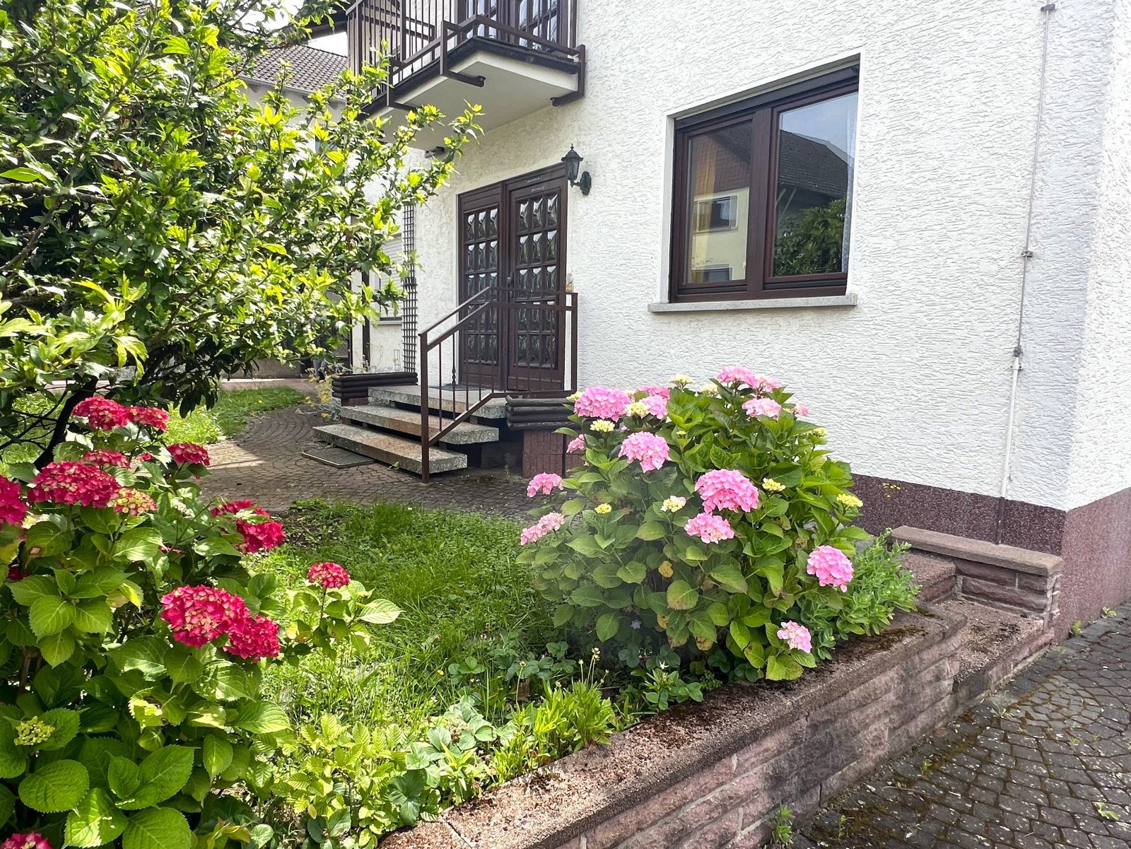 Geräumiges Wohnhaus für 2 Parteien in ruhiger Lage von Rödermark-Urberach!