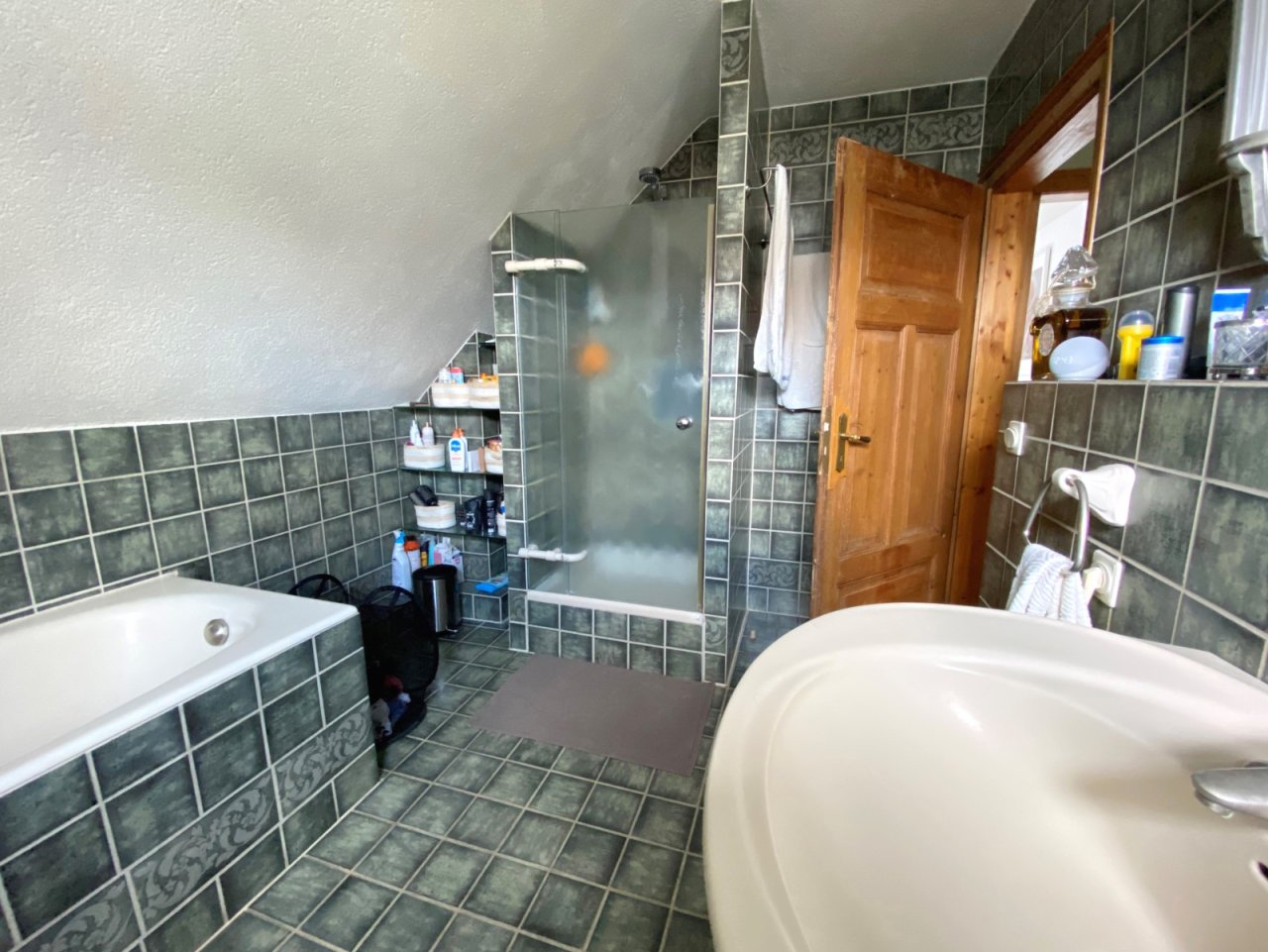 Exklusiv Immobilien Vertriebs GmbH/ Badezimmer Exklusiv Immobilien Vertriebs GmbH/ Badezimmer