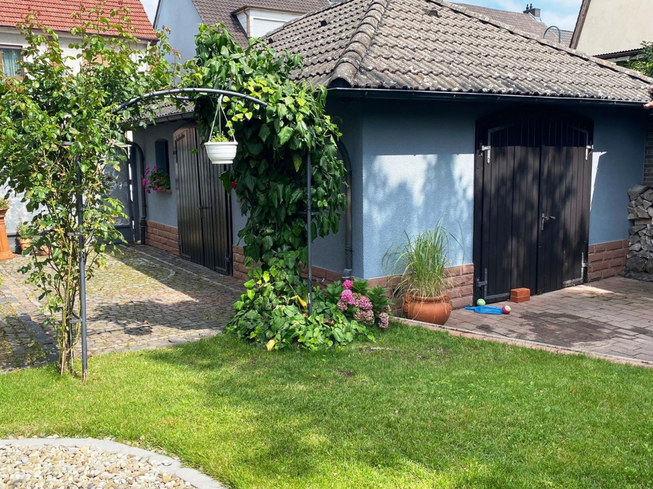 Exklusiv Immobilien Vertriebs GmbH/ Garage Exklusiv Immobilien Vertriebs GmbH/ Garage